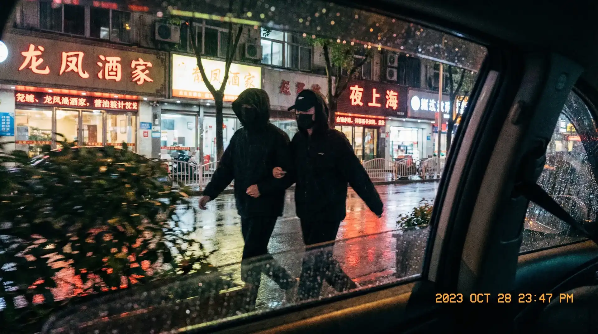 华体会体育 网站 - 顶流明星深夜密会现场抓拍照片